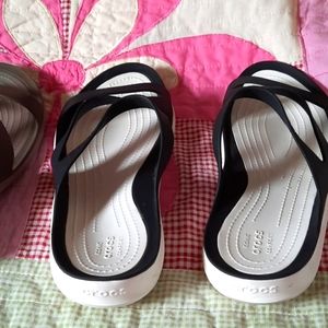 Sandals Crocs, black and white size9